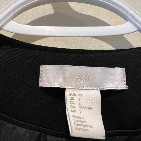 All-black H&M Blazer - Picture 5 of 5